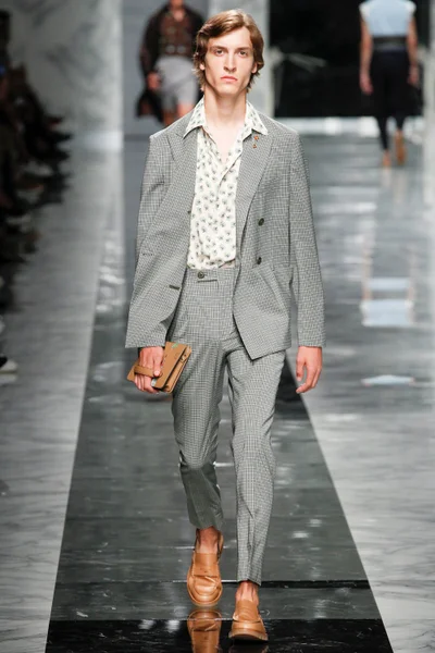 Look 43